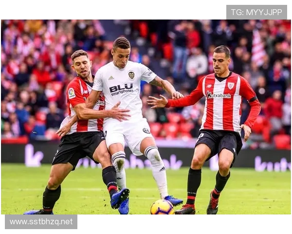 巴黎圣日耳曼缺少中锋支撑,进攻稳定性面临考验 巴黎圣日耳曼缺少中锋支撑,进攻稳定性面临考验