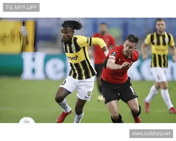 阿贾克斯欧战竞争力现阶段表现波动,对球队赛季走势形成制约