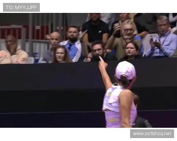 张帅训练完直接去逛奢侈品店，这消费节奏谁跟得上